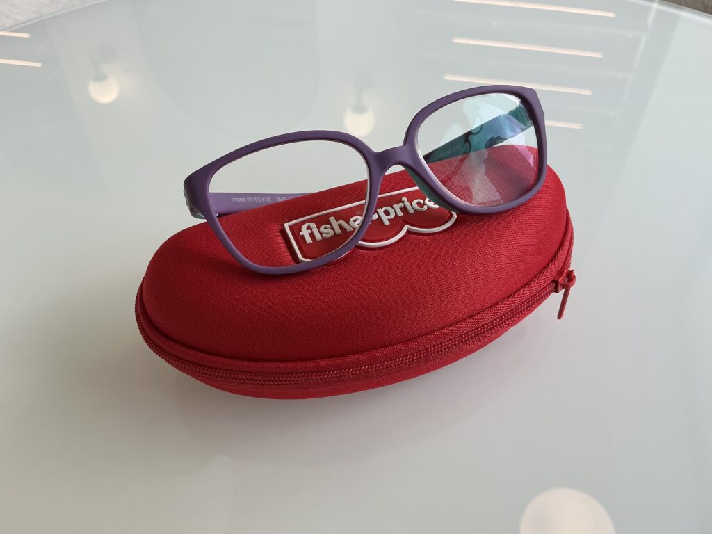 Okulary dziecięce w kolorze fioletowym - wybór naszej małej pacjentki