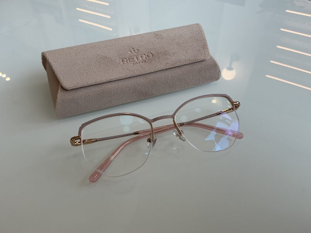 Okulary RETRO w delikatnym różu w oprawie na żyłkę i soczewkami do pracy przy komputerze