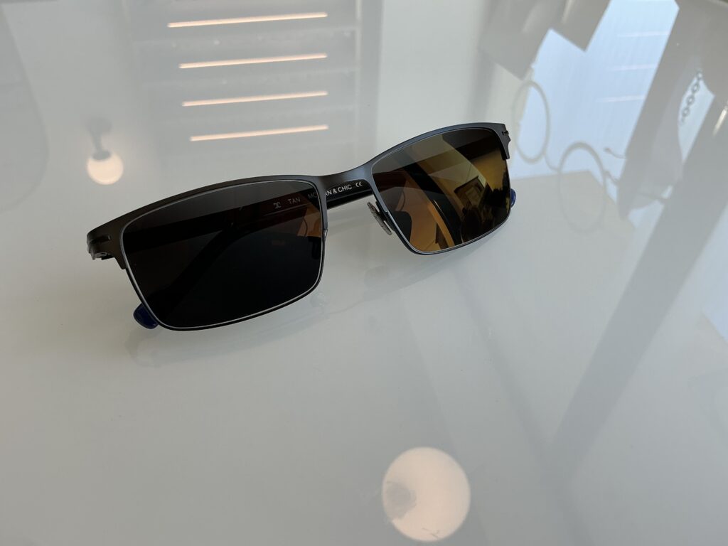 Męska oprawka w kolorze czarnym mat z soczewkami progresywnymi fotochromowymi (w pełnym zabarwieniu) marki Szajna - wszystko w jednym