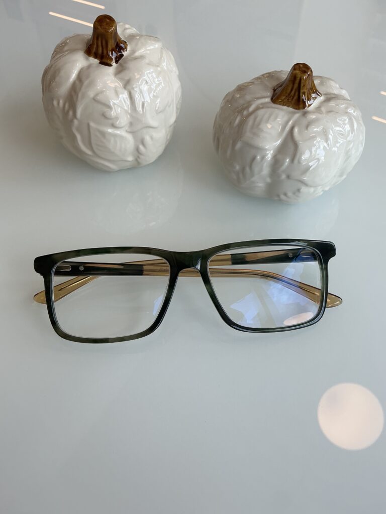 Klasyczna męska oprawa w kolorze butelkowej zieleni z transparentnymi zausznikami - okulary wykonane w optyku w Niepolomicach